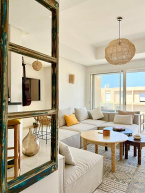 Cozy & Bright Sea View
